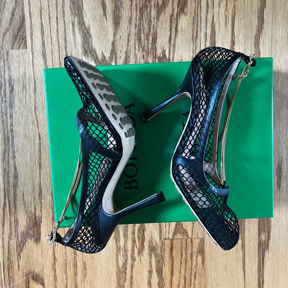 Bottega Veneta Black Mesh Stretch Pumps in 39.5 - Picture 6 of 16